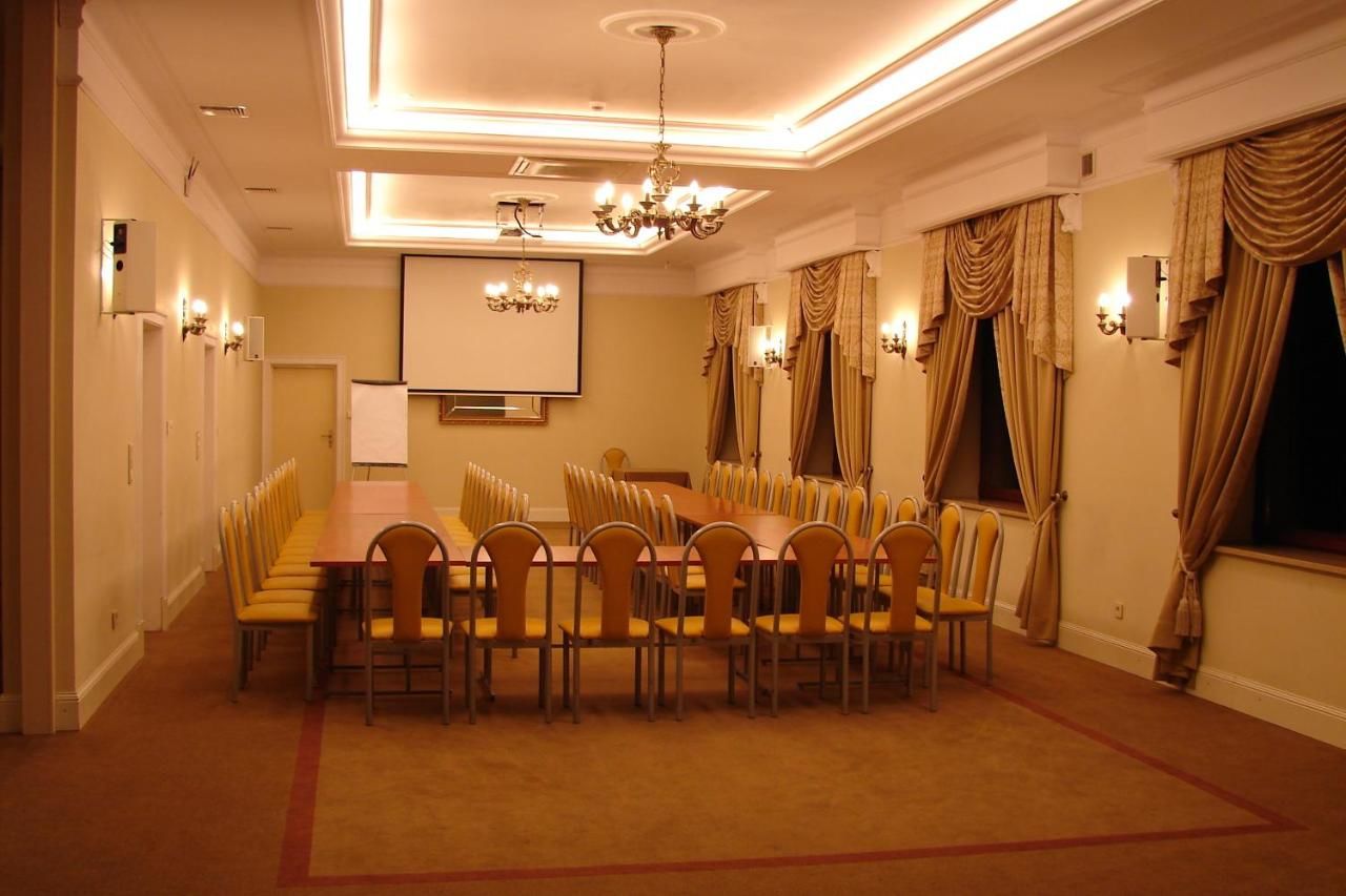 Отель Hotel Palatium Żabia Wola-34