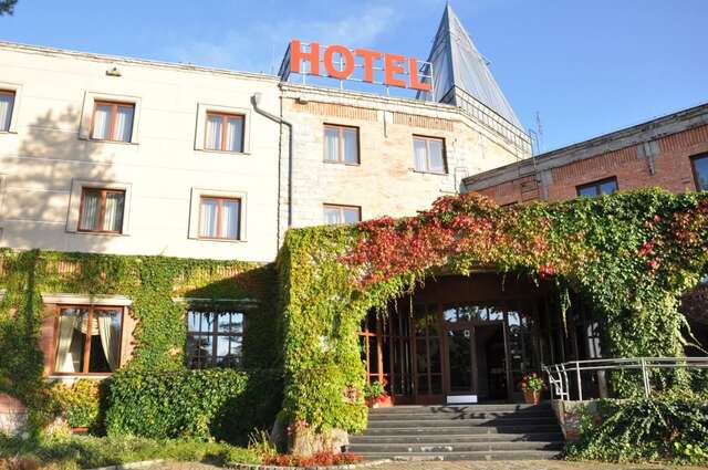 Отель Hotel Palatium Żabia Wola-3